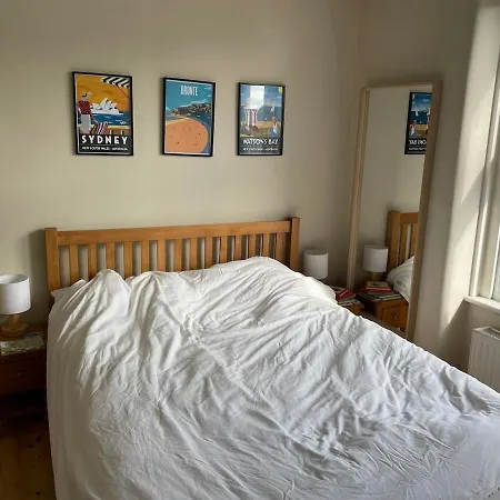 Beautifully Renovated 5 Bedroom House With Garden * Bristol