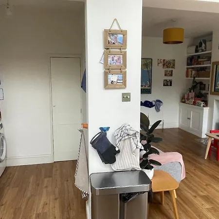 Beautifully Renovated 5 Bedroom House With Garden * Bristol