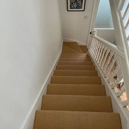 Дом отдыха Beautifully Renovated 5 Bedroom House With Garden *