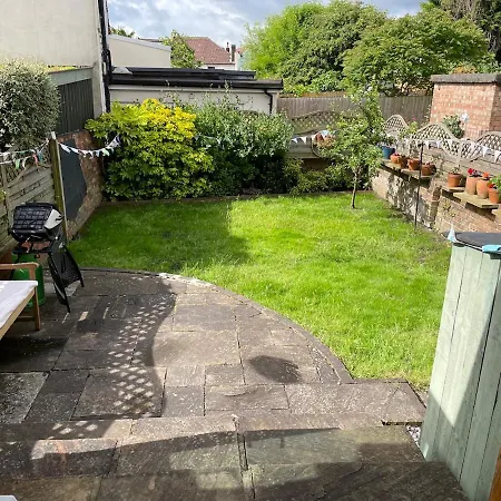 Ferienhaus Beautifully Renovated 5 Bedroom House With Garden Bristol