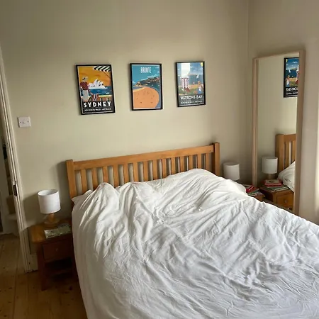 Ferienhaus Beautifully Renovated 5 Bedroom House With Garden *