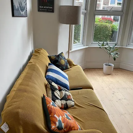 Ferienhaus Beautifully Renovated 5 Bedroom House With Garden Bristol