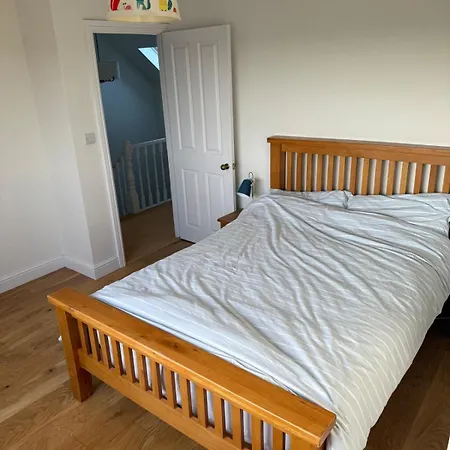 Beautifully Renovated 5 Bedroom House With Garden Bristol