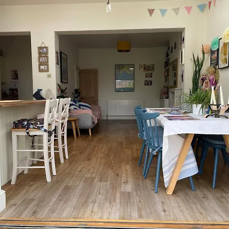 Beautifully Renovated 5 Bedroom House With Garden Ferienhaus Bristol