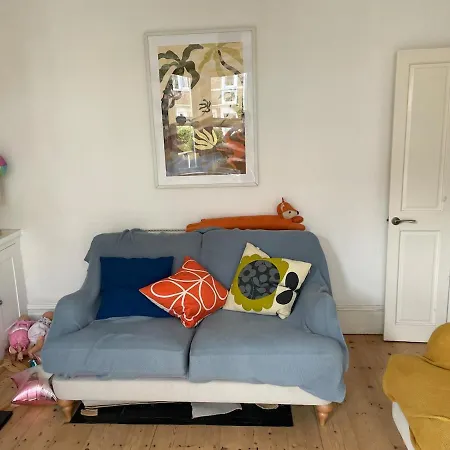 Дом отдыха Beautifully Renovated 5 Bedroom House With Garden