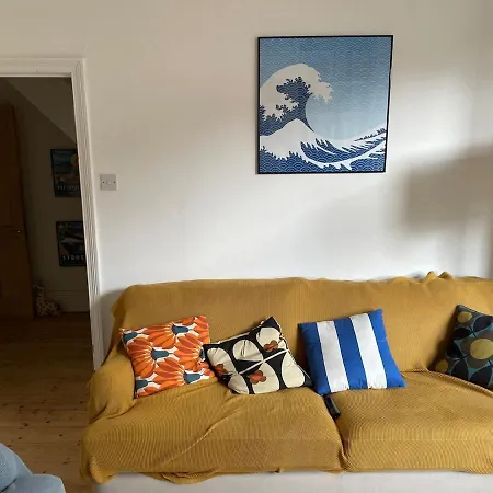 Beautifully Renovated 5 Bedroom House With Garden