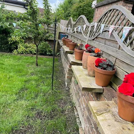 Beautifully Renovated 5 Bedroom House With Garden * Bristol