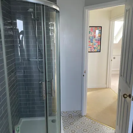 Дом отдыха Beautifully Renovated 5 Bedroom House With Garden Бристоль