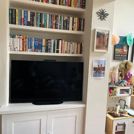 Beautifully Renovated 5 Bedroom House With Garden