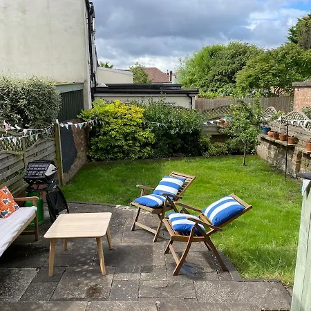 Beautifully Renovated 5 Bedroom House With Garden * Bristol
